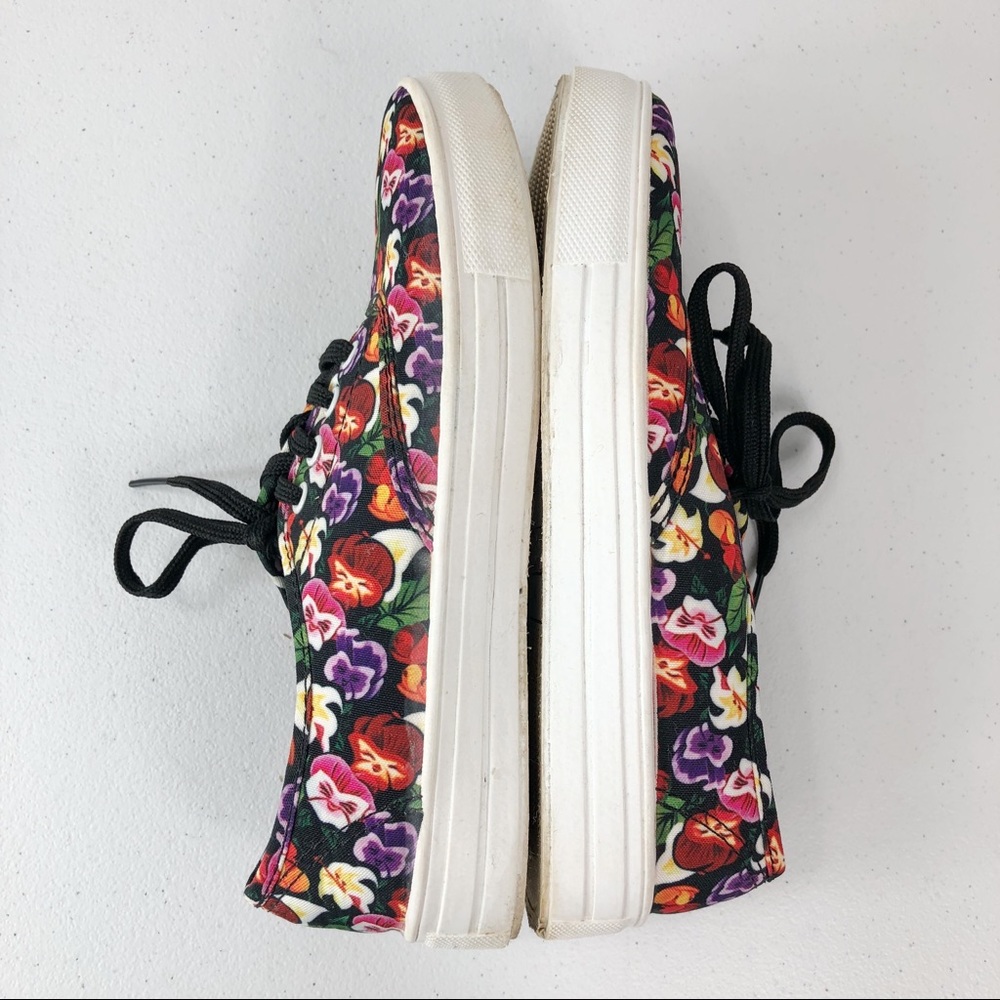 Disney Alice in Wonderland sneakers size 6 - Picture 4 of 8